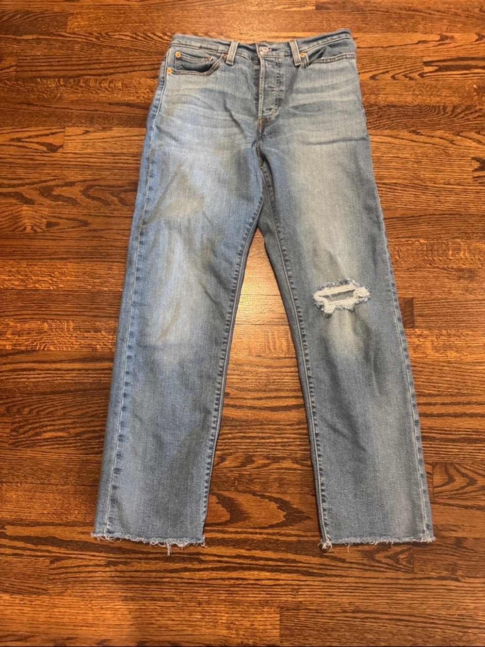 Levi’s Wedgie Straight Size 29 with some distress